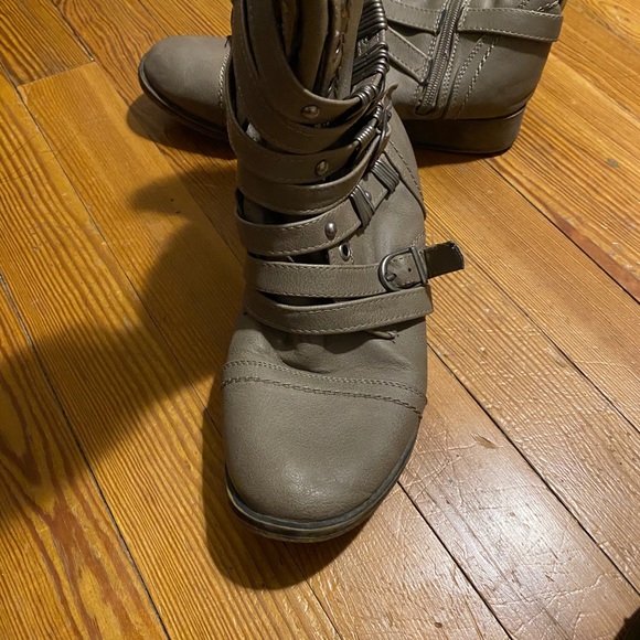 Boots - Picture 3 of 3